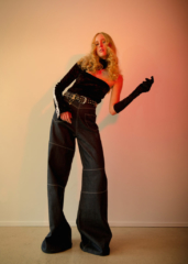 indie magazine / the universe is a strange place // top: off.white, gürtel: isabel marant, styling: debora guino, fotos: noémi ottilia szabo
