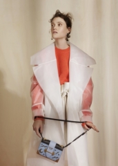 NZZ STIL / MÄNTEL ÜBER ALLES // orange jumper: acne studios styling: victoria steiner